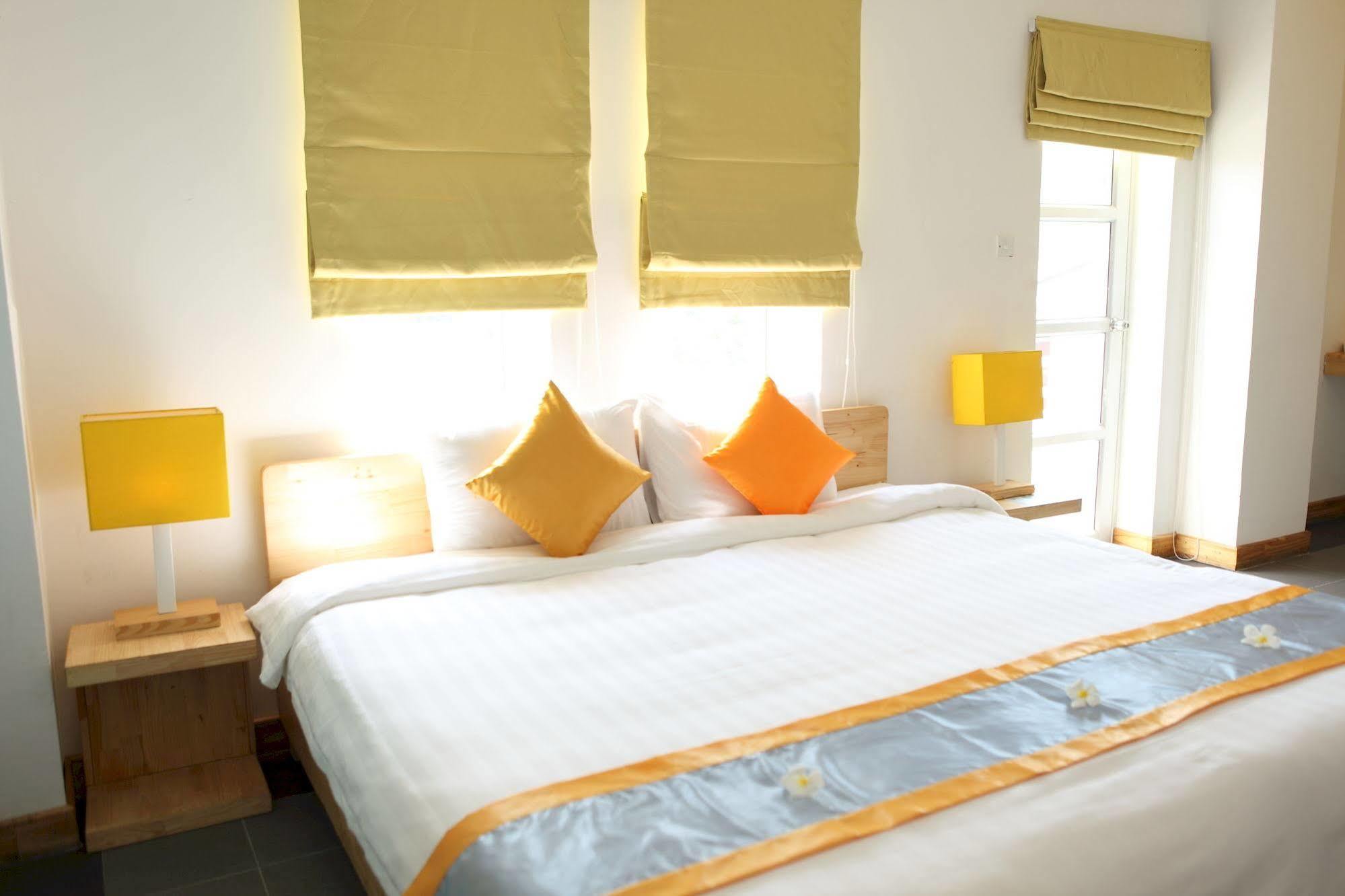 The Frangipani Living Arts Hotel And Spa Phnom Penh Exterior photo